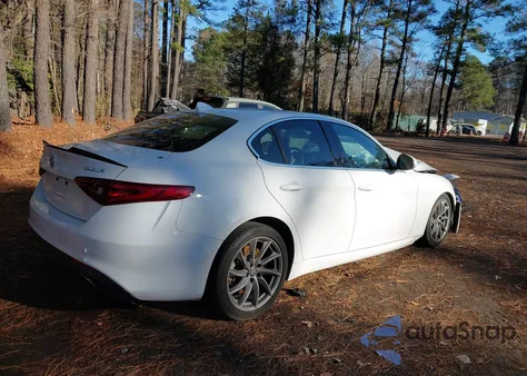 2017 Alfa Romeo Giulia Rwd из США, поврежденный, VIN ZARFAEBN1H7535053